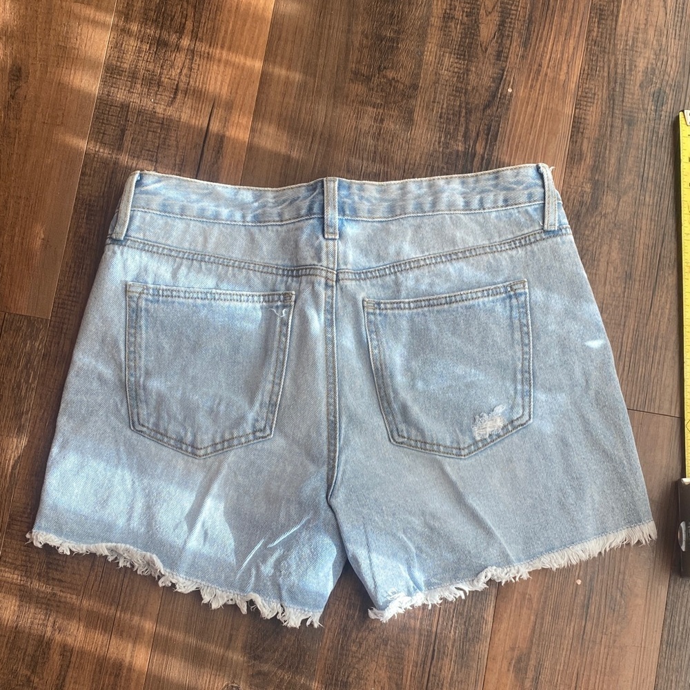 ❤️Celebrity Pink Ripped Light Blue Jean Shorts - Picture 6 of 8